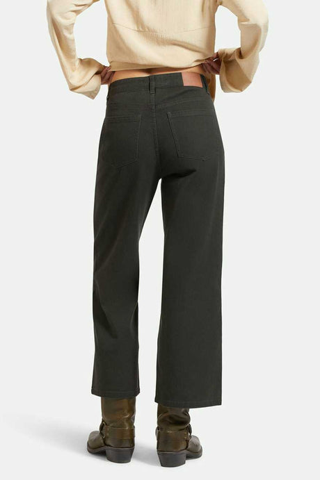 
       Women&#39;s Back Fit Image | Margo Cropped 5-Pocket Pant - Washed Black
     